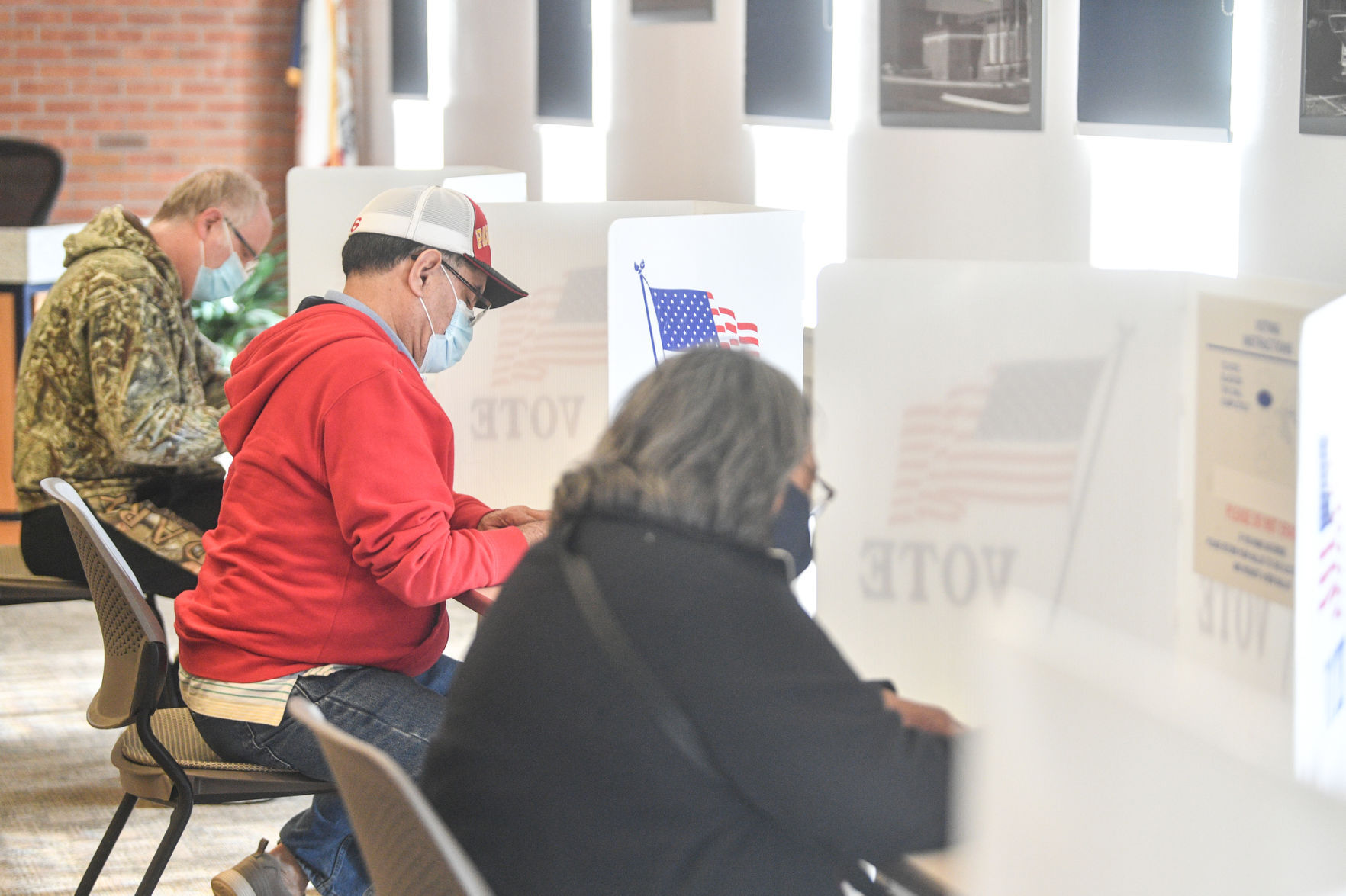 100520-qc-nws-earlyvoting-009